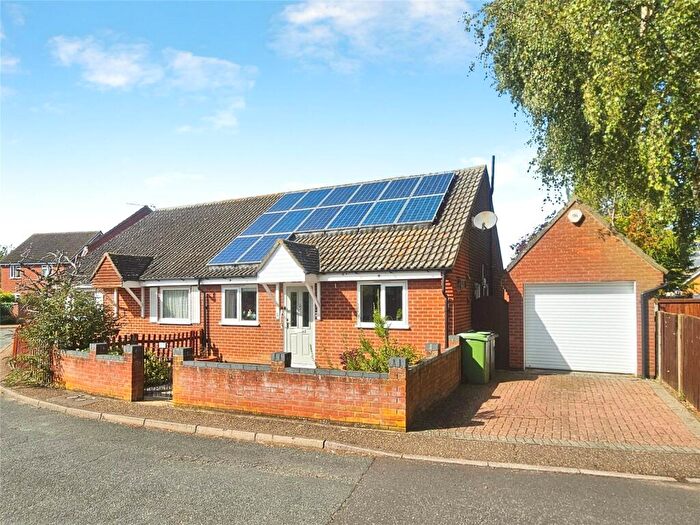 2 Bedroom Bungalow For Sale In William Close, Wymondham, Norfolk, NR18