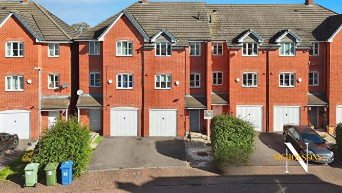 3 Bedroom Terraced House For Sale In Waterfields, Retford, Nottinghamshire, DN22