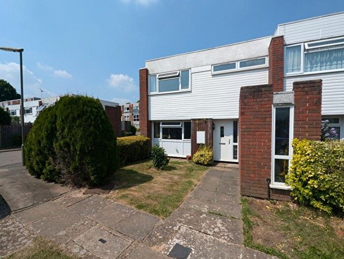 3 Bedroom End Of Terrace House To Rent In West Byfleet, Surrey, KT14