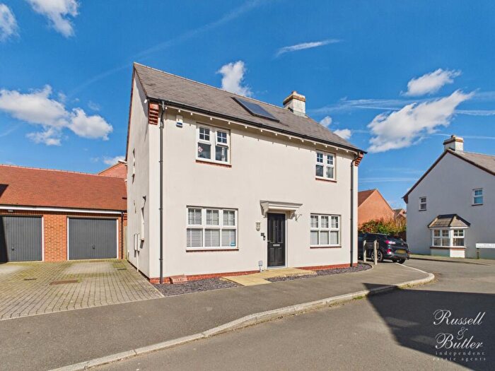 3 Bedroom Detached House For Sale In Twickenham Road, Buckingham, Buckinghamshire, MK18