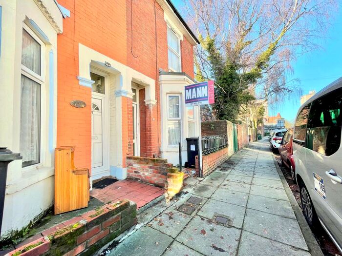 3 Bedroom Terraced House To Rent In Student House - Fraser Road - Zero Deposit, PO5