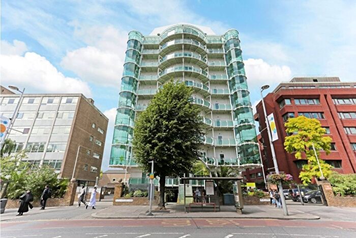 3 Bedroom Flat To Rent In Uxbridge Road, London, W5