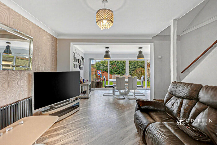 3 Bedroom Semi-Detached Bungalow For Sale In Blackshots Lane, Grays, RM16