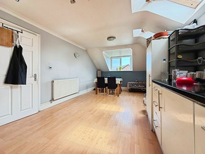 2 Bedroom Flat To Rent In Lampton Road, Hounslow, TW3