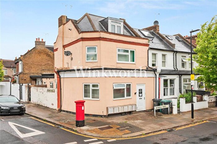 2 Bedroom Apartment To Rent In Avondale Road, London, N15