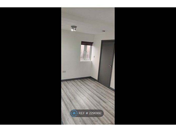 1 Bedroom Flat To Rent In Desford Way, Ashford, TW15