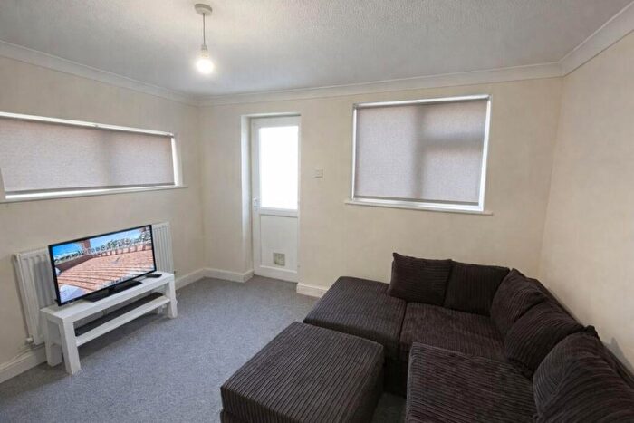 1 Bedroom Flat To Rent In West Wycombe Road, HP12