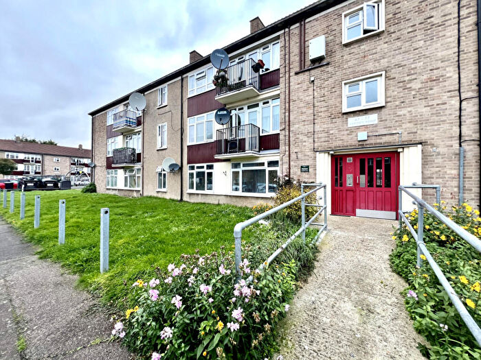 3 Bedroom Flat To Rent In Ashton Road, EN3