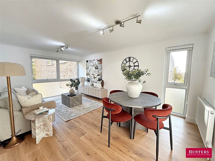 2 Bedroom Flat For Sale In Sutherland Close, Barnet, EN5