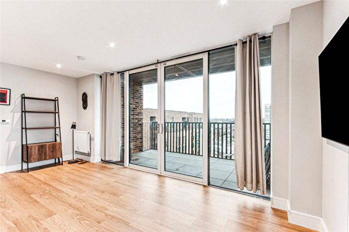 2 Bedroom Flat To Rent In Plough Lane, London, SW17