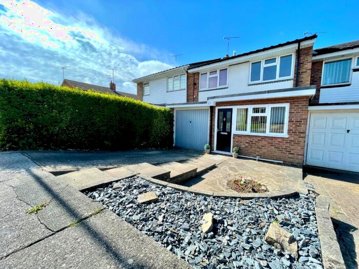 3 Bedroom Semi-Detached House To Rent In Firfield Road, Thundersley, SS7