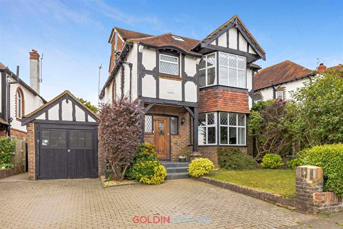 4 Bedroom Detached House For Sale In Woodland Avenue, Hove, BN3
