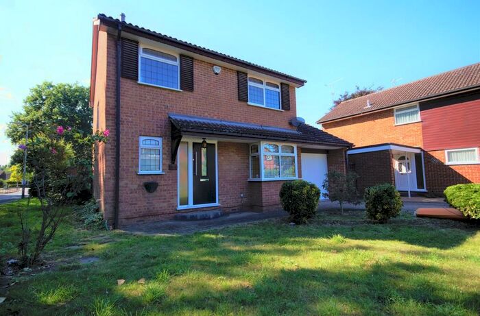 3 Bedroom Detached House To Rent In Thames Drive, Ruislip, HA4