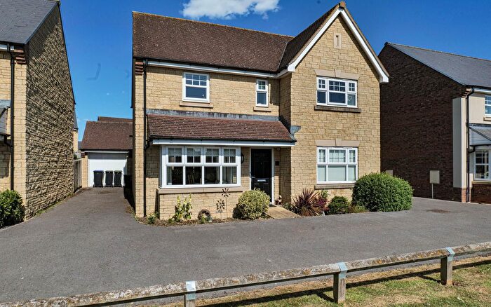 4 Bedroom Detached House For Sale In Greenfinch Close, Melksham, SN12