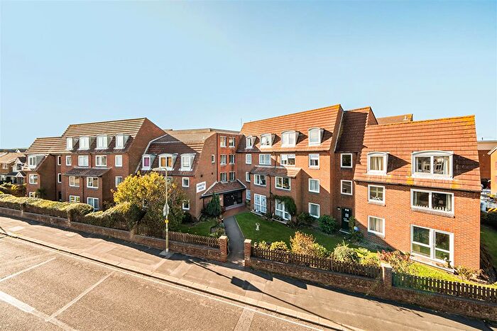 1 Bedroom Flat For Sale In Beach Road, Lee-On-The-Solent, PO13