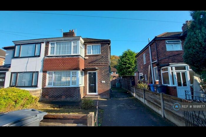 3 Bedroom Semi-Detached House To Rent In Littleton Road, Salford, M7