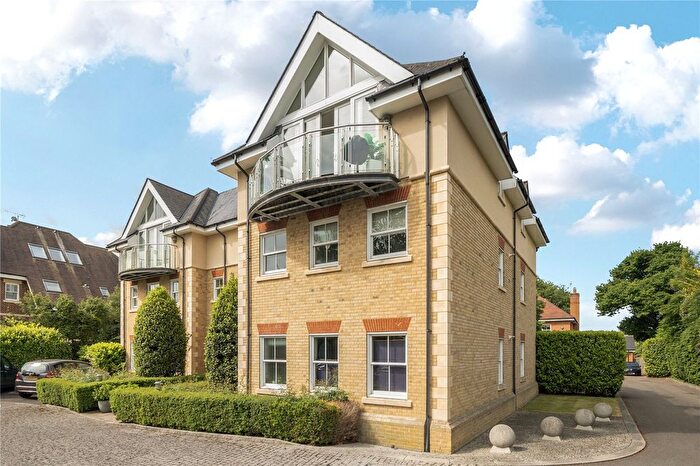 2 Bedroom Flat To Rent In The Furlongs, Esher, KT10