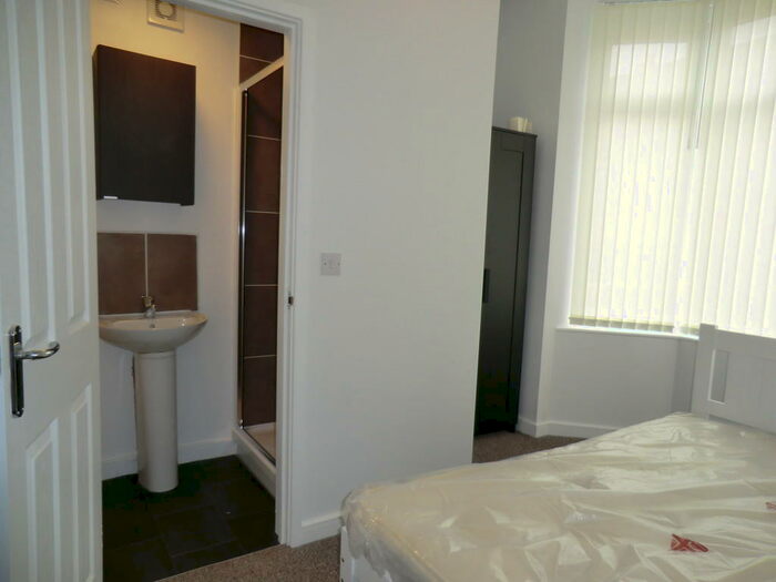 1 Bedroom End Of Terrace House To Rent In Ensuite Rooms City Centre, CV1