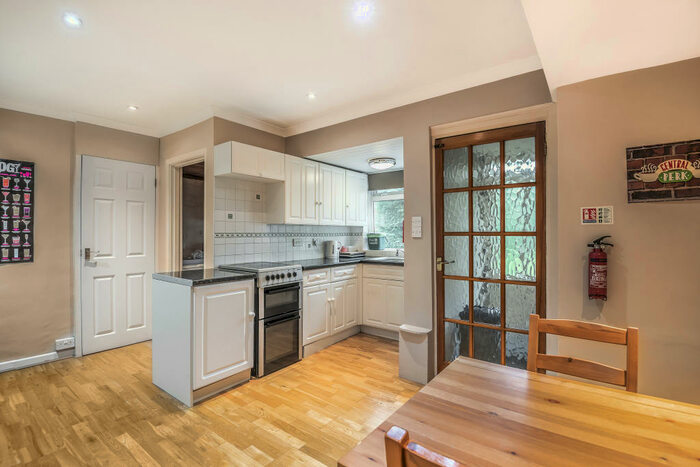 3 Bedroom Semi-Detached House To Rent In Cardwell Crescent, OX3