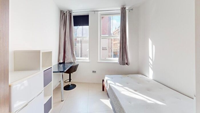 5 Bedroom Apartment To Rent In () Flat Barker Gate, Nottingham, NG1