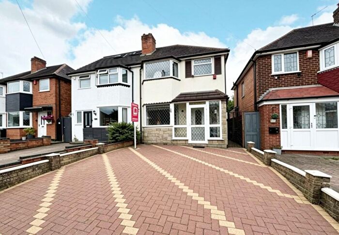 3 Bedroom Semi Detached House For Sale In Newborough Road, Shirley, B90