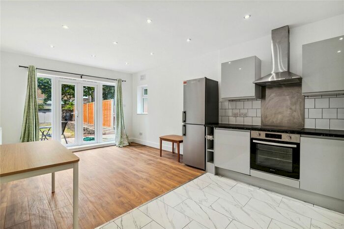 2 Bedroom Flat To Rent In Sulgrave Road, London, W6