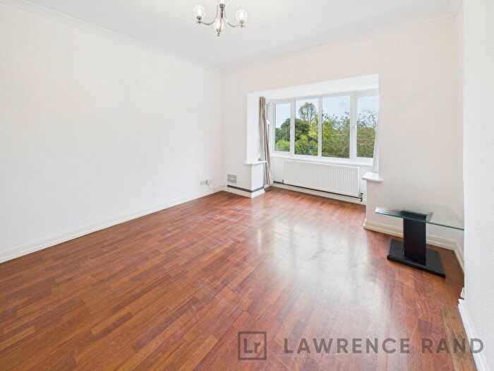 3 Bedroom Maisonette To Rent In Pembroke Road, Ruislip, HA4