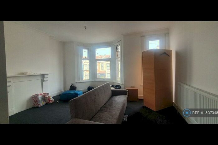 1 Bedroom Flat To Rent In First Floor, London, E6
