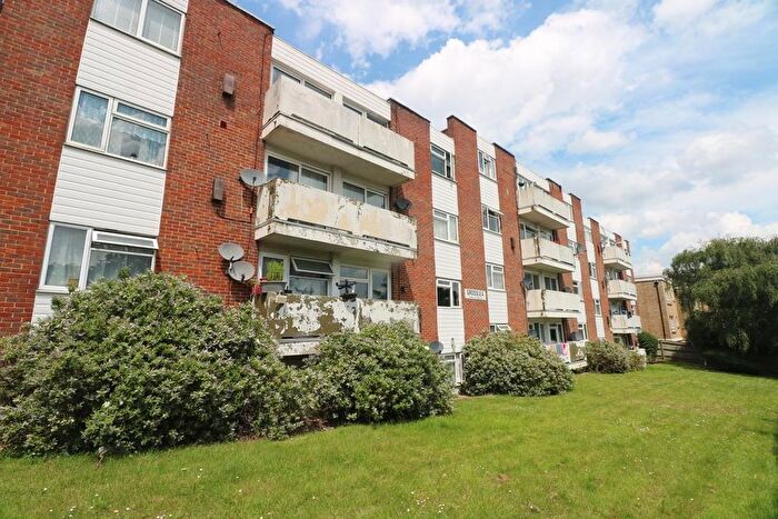 2 Bedroom Flat To Rent In Bishopsford Road, Morden, SM4