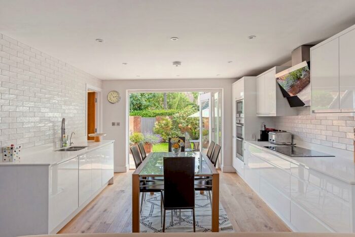 4 Bedroom Semi-Detached House To Rent In Cromwell Gardens Marlow, SL7