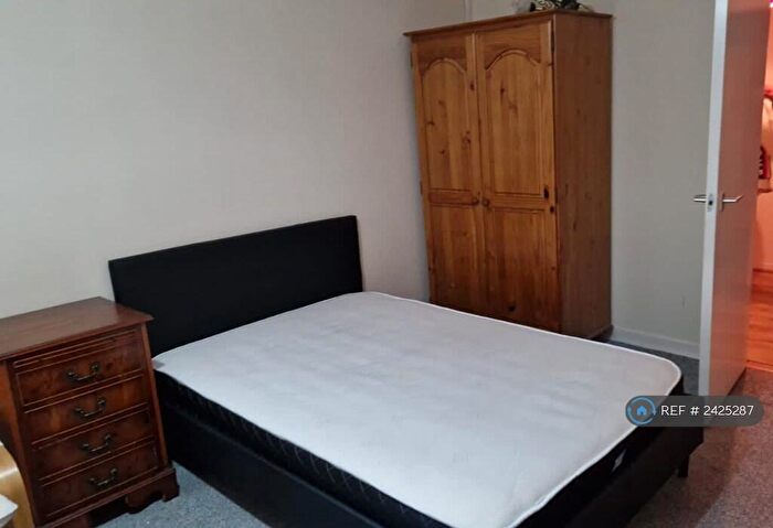 2 Bedroom Flat To Rent In Eglinton Court, Glasgow, G5