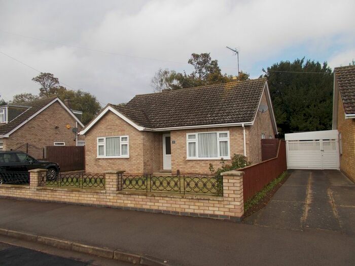3 Bedroom Bungalow To Rent In Lea Gardens, Peterborough, PE3