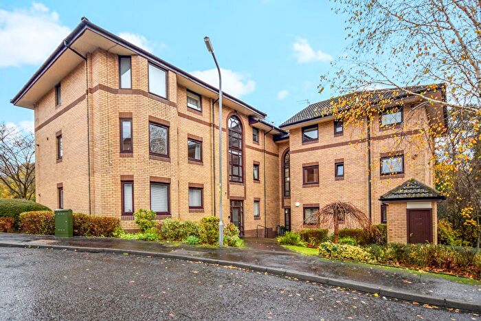 3 Bedroom Flat For Sale In Riverside Gardens, Clarkston, Glasgow, G76