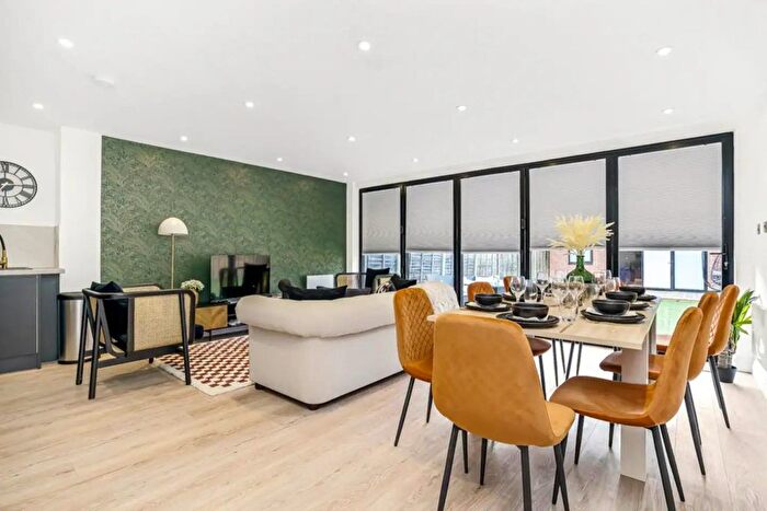 4 Bedroom Flat To Rent In Clammas Way, Uxbridge, An, UB8