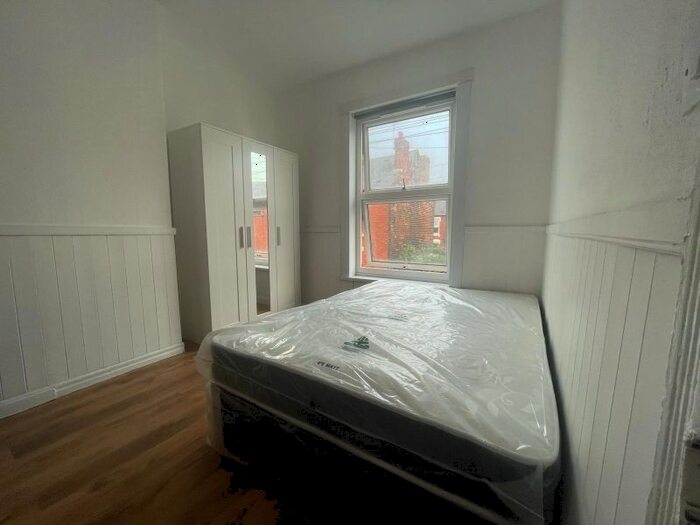 1 Bedroom Terraced House To Rent In Kelsall Avenue, Hyde Park, Leeds, LS6