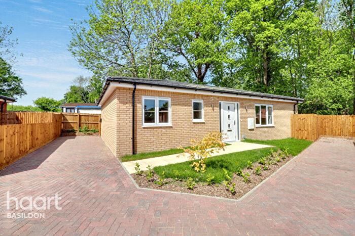 2 Bedroom Detached Bungalow For Sale In Gardeners Mews, Gardiners Lane, Billericay, CM11