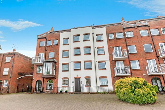 3 Bedroom Flat To Rent In Merrick Court, BS1