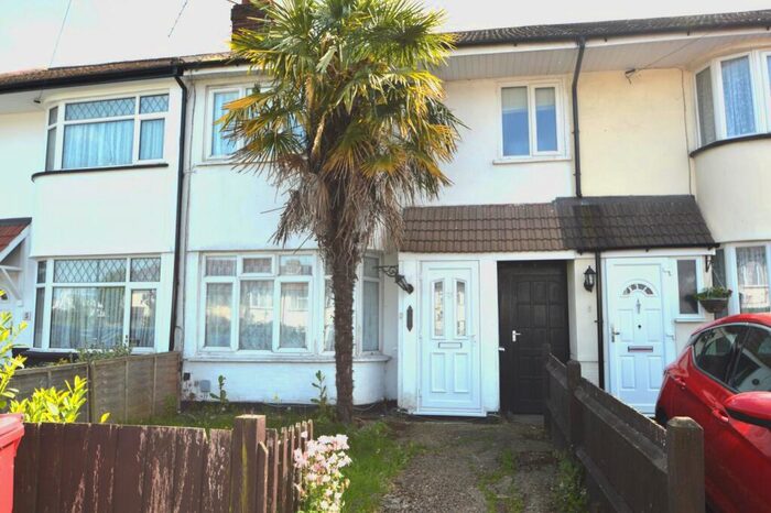 3 Bedroom Terraced House To Rent In Oakfield Avenue, Slough, Berkshire, SL1