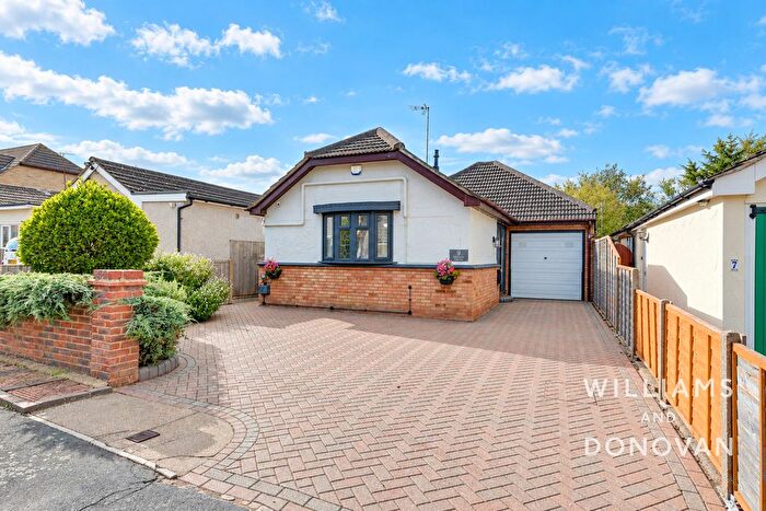 4 Bedroom Detached Bungalow For Sale In Westlake Avenue, Bowers Gifford, SS13