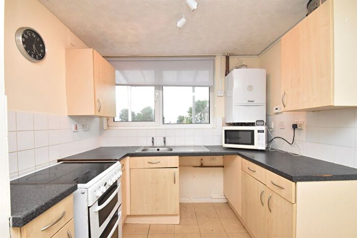 2 Bedroom Maisonette For Sale In Bermuda Road, Cambridge, CB4