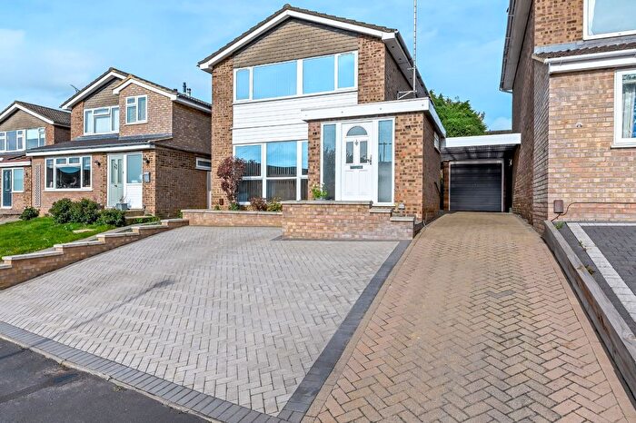 3 Bedroom Detached House For Sale In Arnett Way, Rickmansworth, WD3