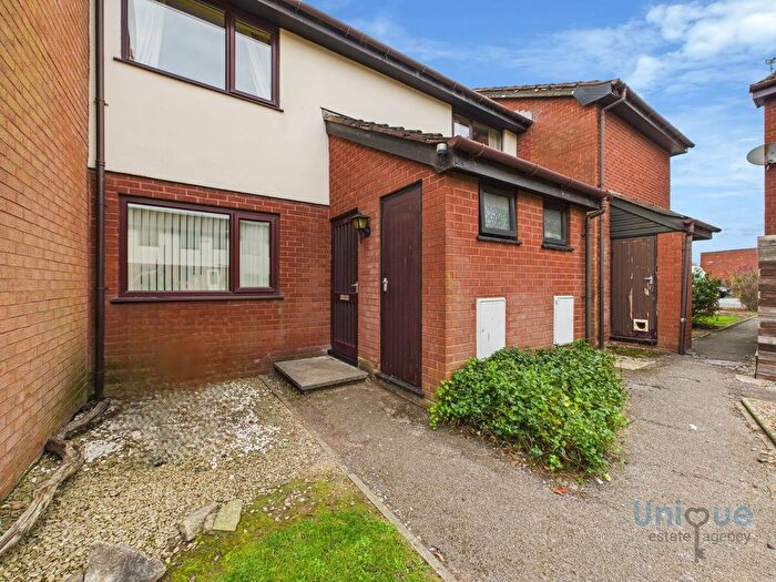 2 Bedroom Flat For Sale In St. Davids Grove, Lytham St. Annes, FY8