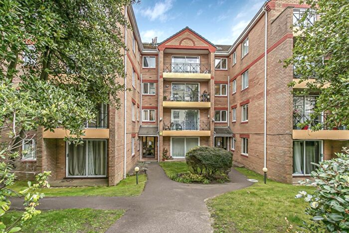 2 Bedroom Flat For Sale In Parsonage Road, Bournemouth, BH1