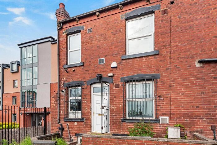 4 Bedroom End Of Terrace House To Rent In Leslie Terrace, Woodhouse, LS6