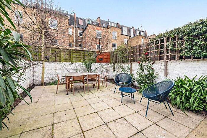 2 Bedroom Flat To Rent In Radipole Road, Parsons Green, SW6