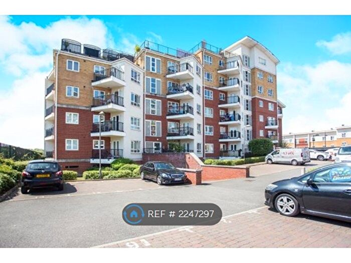 2 Bedroom Flat To Rent In Omega Court, Watford, WD18