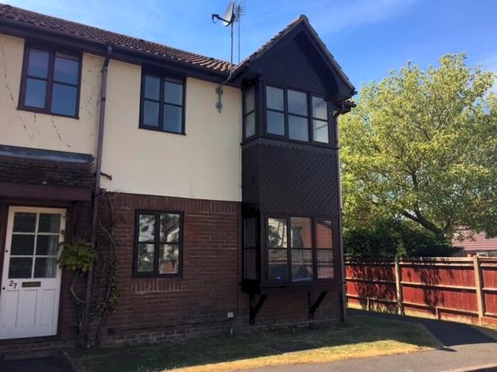 2 Bedroom Terraced House To Rent In Orchard Close, Wokingham, RG40