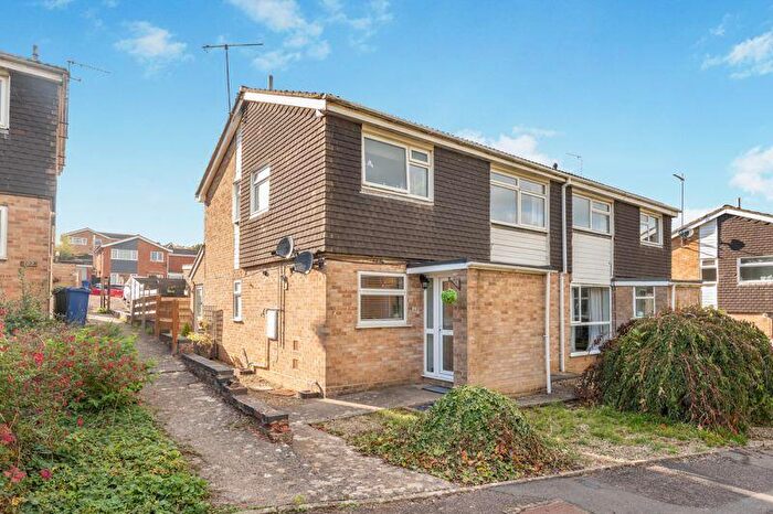 2 Bedroom Maisonette For Sale In Bankside, Banbury, OX16