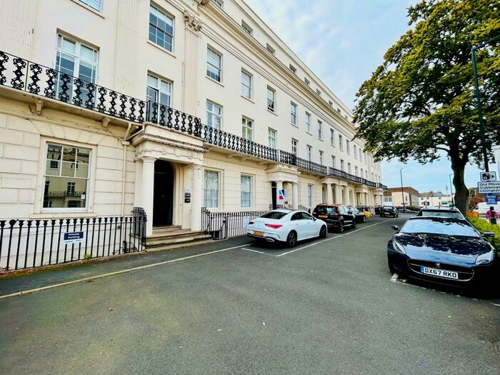 2 Bedroom Apartment To Rent In Clarence Mansions, Leamington Spa, CV32