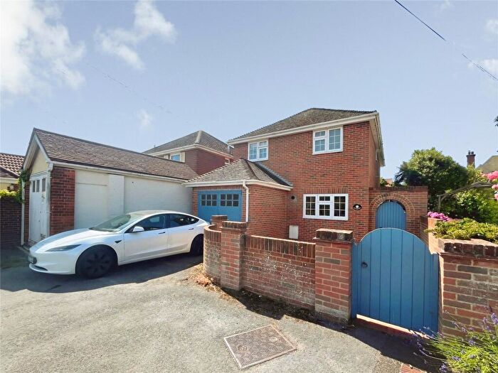 3 Bedroom Detached House To Rent In The Circle, East Preston, West Sussex, BN16